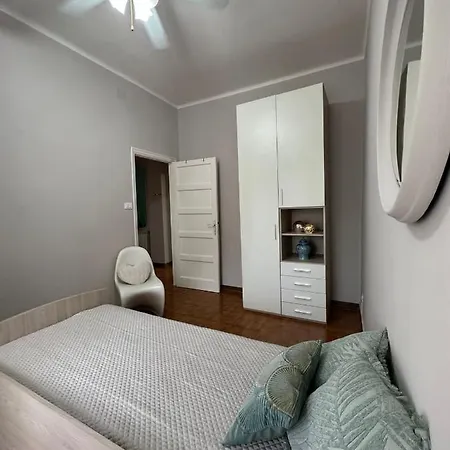 Casa Shanti Lunense * Carrara